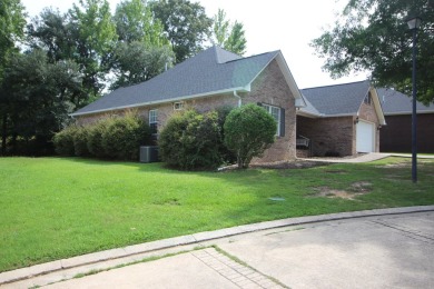 FRESH PAINT throughout! NEW APPLIANCES! MOVE-IN READY! Beautiful on Laurel Country Club in Mississippi - for sale on GolfHomes.com, golf home, golf lot