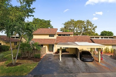 This is such a great 2/2 Townhome.  Wide open feel with high on  in Florida - for sale on GolfHomes.com, golf home, golf lot