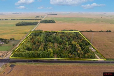 Here is your chance to own your own slice of paradise in South on Minn-Iowa Golf Course in Minnesota - for sale on GolfHomes.com, golf home, golf lot