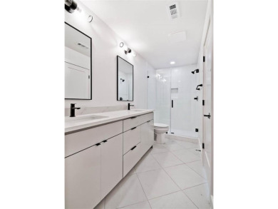 OPEN HOUSE THIS SATURDAY (10/4) FROM 2-4 PM! Modern luxury w/ on Bella Vista - Metfield Golf Complex and Country Club in Arkansas - for sale on GolfHomes.com, golf home, golf lot