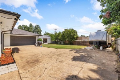 Introducing a meticulously maintained 3-bedroom, 2.5-bath on Diamond Oaks Golf and Country Club in Texas - for sale on GolfHomes.com, golf home, golf lot