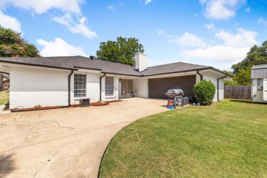 Introducing a meticulously maintained 3-bedroom, 2.5-bath on Diamond Oaks Golf and Country Club in Texas - for sale on GolfHomes.com, golf home, golf lot