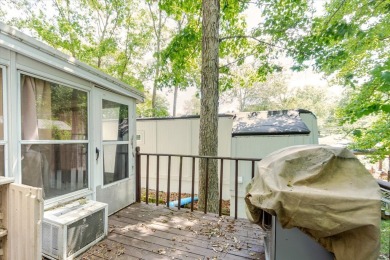 Take a look at this camper with a sunroom located in Holiday Out on Lake Tansi Village Country Club in Tennessee - for sale on GolfHomes.com, golf home, golf lot