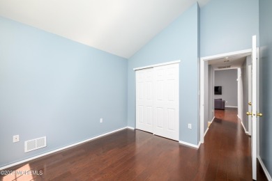 This beautifully maintained, bright, spacious, 2 Bedroom, 2 Bath on Raintree Golf Course in New Jersey - for sale on GolfHomes.com, golf home, golf lot