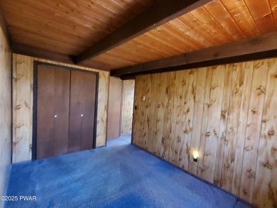 CUTE & COZY FAWN LAKE CHALET! Features an open floor plan w/ on Forest Lake Club in Pennsylvania - for sale on GolfHomes.com, golf home, golf lot