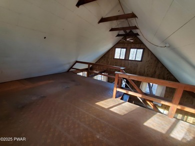 CUTE & COZY FAWN LAKE CHALET! Features an open floor plan w/ on Forest Lake Club in Pennsylvania - for sale on GolfHomes.com, golf home, golf lot