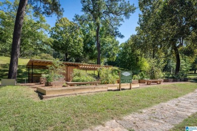 1 bed/ 1 bath condo for sale in the Fairway Court building on Highland Park Golf Course in Alabama - for sale on GolfHomes.com, golf home, golf lot