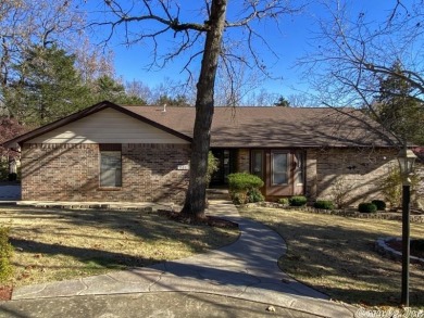 This approx. 2393 sq ft brick home is located on a on Twin Lakes Golf Club in Arkansas - for sale on GolfHomes.com, golf home, golf lot