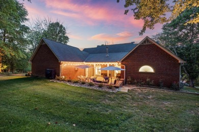 Here is a STUNNING HOME in the prestigious White Plains golfing on White Plains Golf Course in Tennessee - for sale on GolfHomes.com, golf home, golf lot