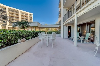 Open the video and 3D presentation to watch the West Coast on Belleair Country Club in Florida - for sale on GolfHomes.com, golf home, golf lot
