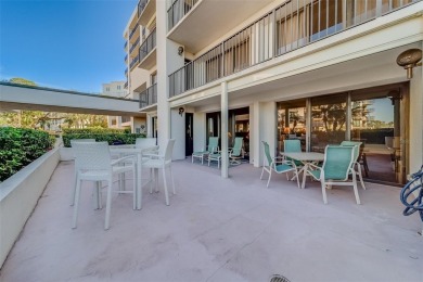 Open the video and 3D presentation to watch the West Coast on Belleair Country Club in Florida - for sale on GolfHomes.com, golf home, golf lot