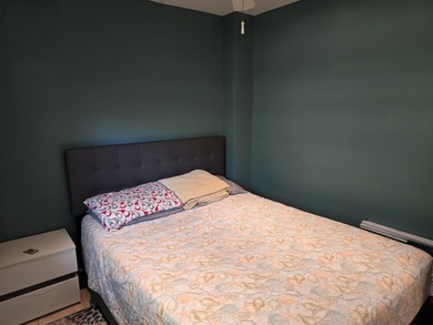 This 4 bedroom, 2 bath split level home sits in an amenity on Pocono Farms Country Club in Pennsylvania - for sale on GolfHomes.com, golf home, golf lot