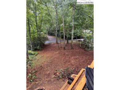 Enjoy all the amenities and beauty of Linville Land Harbor from on Land Harbor Golf Course in North Carolina - for sale on GolfHomes.com, golf home, golf lot