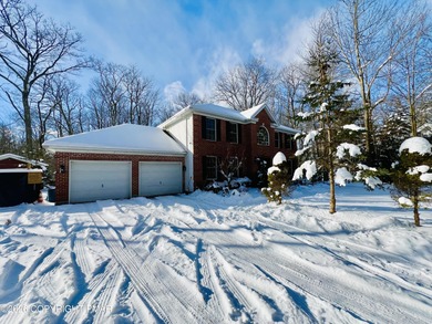 Exceptional 3BR, 2.5BA home in Pocono Farms Country Club located on Pocono Farms Country Club in Pennsylvania - for sale on GolfHomes.com, golf home, golf lot