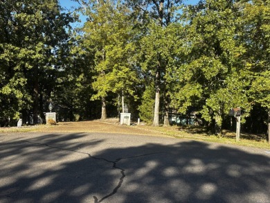 Located at the end of a cul-de-sac, this 2.60-acre golf course on Isabella Golf Course  in Arkansas - for sale on GolfHomes.com, golf home, golf lot