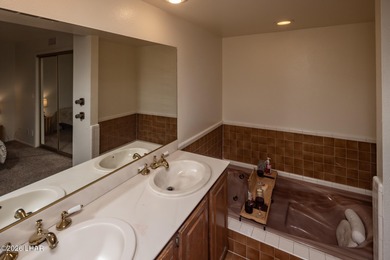 Beautifully located townhome/condo in one of Lake Havasu's most on London Bridge Golf Course in Arizona - for sale on GolfHomes.com, golf home, golf lot