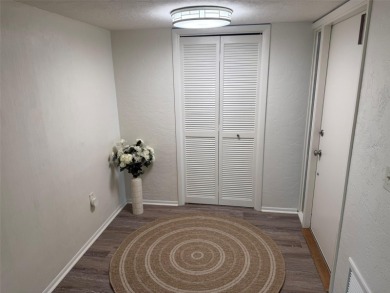 NEW PICTURES Welcome to Village Green! Here is the opportunity on Village Green Golf Club of Sarasota in Florida - for sale on GolfHomes.com, golf home, golf lot