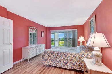 Welcome home! An incredible opportunity bursting with potential on Poinciana Golf Club in Florida - for sale on GolfHomes.com, golf home, golf lot