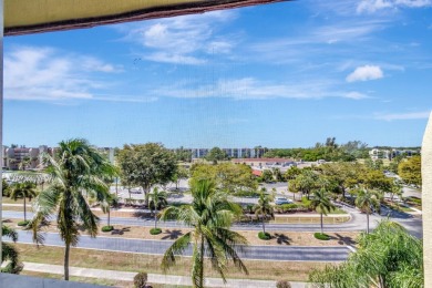 Welcome home! An incredible opportunity bursting with potential on Poinciana Golf Club in Florida - for sale on GolfHomes.com, golf home, golf lot