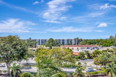 Welcome home! An incredible opportunity bursting with potential on Poinciana Golf Club in Florida - for sale on GolfHomes.com, golf home, golf lot