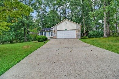 Consider the possibilities for this charming ranch in on Druid Hills Golf Club in Tennessee - for sale on GolfHomes.com, golf home, golf lot