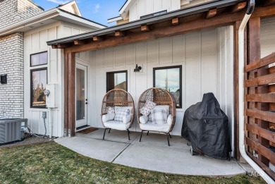 Welcome to this luxurious townhome featuring 3 large bedrooms, 2 on SpurWing Country Club in Idaho - for sale on GolfHomes.com, golf home, golf lot