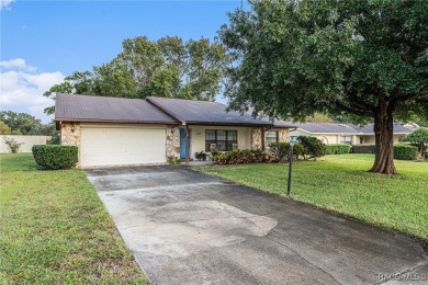 Welcome to this charming 2-bedroom, 2-bath 2- car garage home on Inverness Golf and Country Club in Florida - for sale on GolfHomes.com, golf home, golf lot