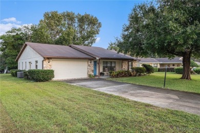 Welcome to this charming 2-bedroom, 2-bath 2- car garage home on Inverness Golf and Country Club in Florida - for sale on GolfHomes.com, golf home, golf lot