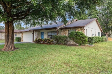 Welcome to this charming 2-bedroom, 2-bath 2- car garage home on Inverness Golf and Country Club in Florida - for sale on GolfHomes.com, golf home, golf lot