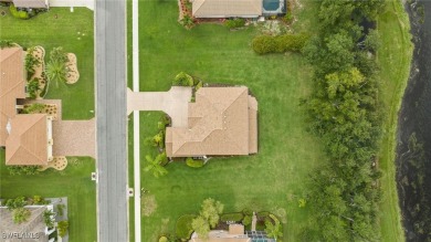 WOW! This convenient *in town* location 5B/3Ba home w/a Huge on Cross Creek Country Club in Florida - for sale on GolfHomes.com, golf home, golf lot