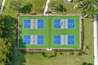 WOW! This convenient *in town* location 5B/3Ba home w/a Huge on Cross Creek Country Club in Florida - for sale on GolfHomes.com, golf home, golf lot
