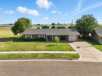 Welcome home to this charming 3-bedroom, 2-bath property on Sunset Hills Golf Course in Oklahoma - for sale on GolfHomes.com, golf home, golf lot