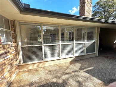 GORGEOUS CORNER LANDSCAPED DOUBLE LOT WITH LOTS OF TREES.This 2 on Pecan Plantation Country Club in Texas - for sale on GolfHomes.com, golf home, golf lot