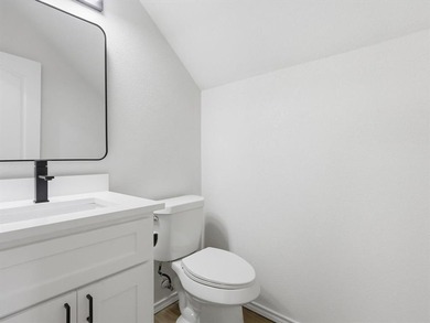 Gorgeous fully remodeled 4 bedroom 2.5 bath home with fresh on Indian Creek Golf Club in Texas - for sale on GolfHomes.com, golf home, golf lot