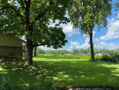 Stunning 3 bedroom, 3 bath home located on coveted LaDue Drive on Mt Carmel Municipal Golf Course in Illinois - for sale on GolfHomes.com, golf home, golf lot