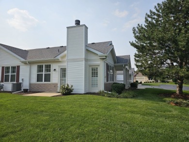 Well maintained 2 bdrm, 2 bath Ellison model with newer easy on Carillon Lakes 3 Hole Course in Illinois - for sale on GolfHomes.com, golf home, golf lot