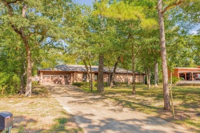 Welcome to this Traditional 3 bedroom, 2 bathroom home nestled on Hide-A-Way Lake Golf Course in Texas - for sale on GolfHomes.com, golf home, golf lot