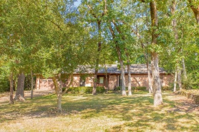 Welcome to this Traditional 3 bedroom, 2 bathroom home nestled on Hide-A-Way Lake Golf Course in Texas - for sale on GolfHomes.com, golf home, golf lot