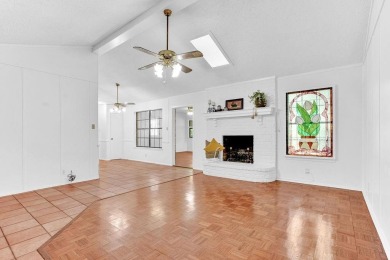 Welcome to this Traditional 3 bedroom, 2 bathroom home nestled on Hide-A-Way Lake Golf Course in Texas - for sale on GolfHomes.com, golf home, golf lot