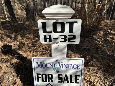 Nice building lot in Mount Vintage Plantation - Longstreet Place on Mount Vintage Plantation and Golf Club  in South Carolina - for sale on GolfHomes.com, golf home, golf lot