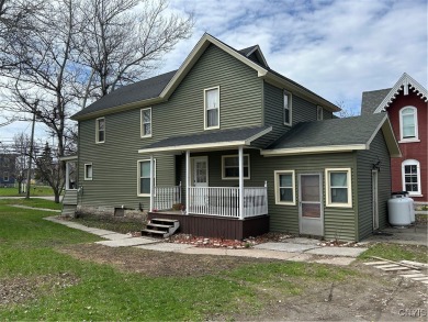 PRICE IMPROVEMENT! This 2-story home offers over 1800 sq ft with on Bay Breeze Golf Links in New York - for sale on GolfHomes.com, golf home, golf lot