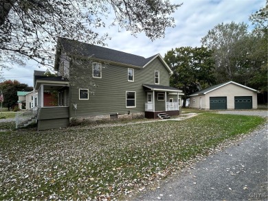 PRICE IMPROVEMENT! This 2-story home offers over 1800 sq ft with on Bay Breeze Golf Links in New York - for sale on GolfHomes.com, golf home, golf lot