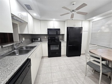 2/2 DELUXE MODEL IN EXCELLENT CONDITION,TURN-KEY, CLEAN AND MOVE on Wynmoor Golf Course in Florida - for sale on GolfHomes.com, golf home, golf lot