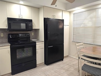 2/2 DELUXE MODEL IN EXCELLENT CONDITION,TURN-KEY, CLEAN AND MOVE on Wynmoor Golf Course in Florida - for sale on GolfHomes.com, golf home, golf lot