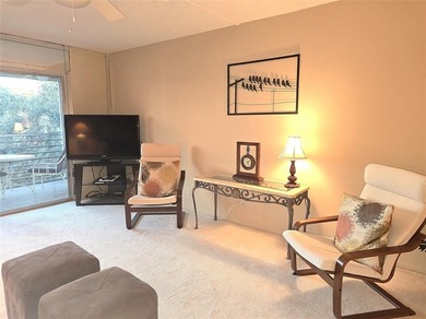 2/2 DELUXE MODEL IN EXCELLENT CONDITION,TURN-KEY, CLEAN AND MOVE on Wynmoor Golf Course in Florida - for sale on GolfHomes.com, golf home, golf lot