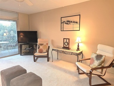 2/2 DELUXE MODEL IN EXCELLENT CONDITION,TURN-KEY, CLEAN AND MOVE on Wynmoor Golf Course in Florida - for sale on GolfHomes.com, golf home, golf lot