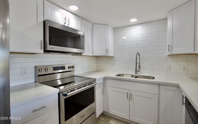 Beautifully remodeled 3-bedroom, 2-bath, two-story townhome! on Fountain of the Sun Country Club in Arizona - for sale on GolfHomes.com, golf home, golf lot