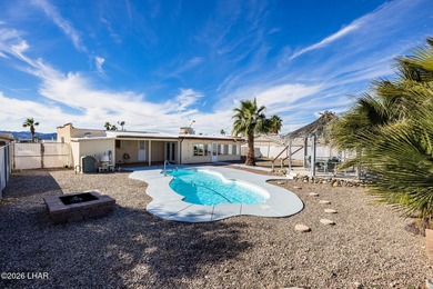 Located in the heart of Lake Havasu City, this 3-bedroom, 2-bath on London Bridge Golf Course in Arizona - for sale on GolfHomes.com, golf home, golf lot