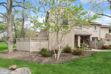 This end unit townhouse has been recently updated throughout on Pine Meadow Golf Club in Illinois - for sale on GolfHomes.com, golf home, golf lot