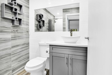 Like new 2 Br 2 full bath, condo with open kitchen featuring on Kings Point Golf - Executive in Florida - for sale on GolfHomes.com, golf home, golf lot